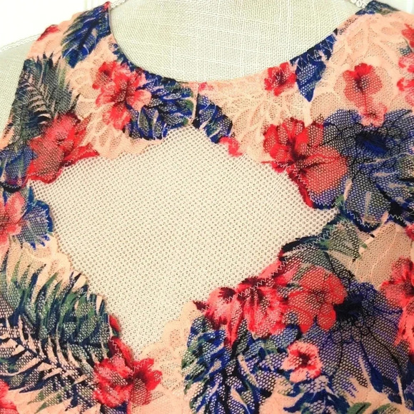 PINK Victoria’s Secret Floral Lace M-DD Bralette - Picture 4 of 11